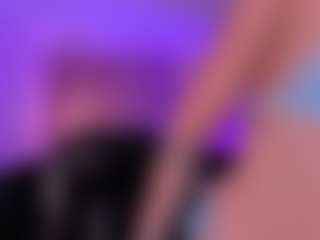 Live cam show with Haley Green - Moaning on liverealitysex.com