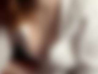 Live cam show with SadeSurrey - Flashing on WildCum