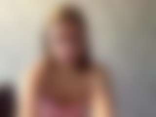 Live cam show with Caroline - College Big Tits on live.xheat.ai