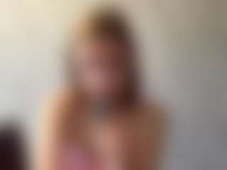 Live cam show with Caroline - Ass Bouncing on justonemore.cc
