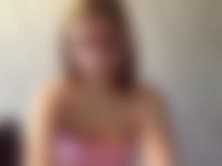 Live cam show with Caroline - New Petite on justonemore.cc