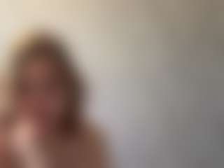 Live cam show with Caroline - Petite on livesexfox.com