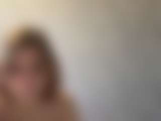 Live cam show with Caroline - Fetish Curvy on live.xbliss.ai