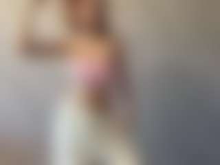 Live cam show with Caroline - New Brown Eyes on livesexfox.com