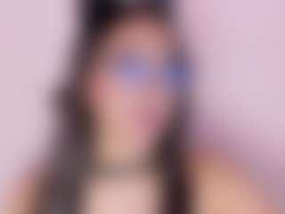 Live-Cam-Show mit IVY - Athletic Shaved Pussy auf Camsoda