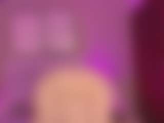 Live cam show with LeahRouss - Upskirt on livesuperchat.net
