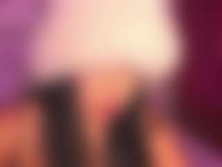 Live cam show with LeahRouss - Upskirt on sexylivex.com