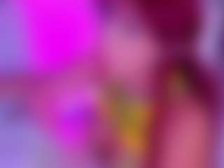 Live cam show with LeahRouss - Upskirt on Big Tits