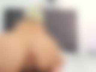 Live cam show with LeahRouss - Upskirt on Camsoda