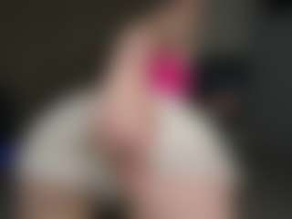 Live cam show with SkyeDaviss - Moaning on Chatstar