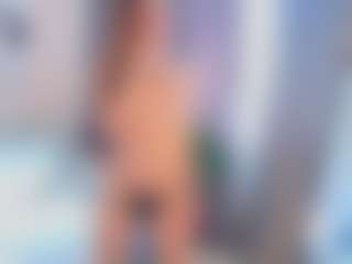 Live cam show with AshlyCzernik - Average on Stripli.com