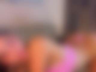 Live cam show with AshlyCzernik - Average on Camsoda