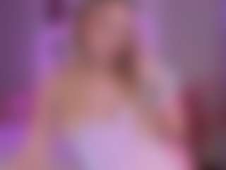 Live cam show with elara-vee - Young Adult on livesuperchat.net
