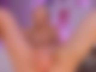 Live cam show with elara-vee - White on Camsoda | united states