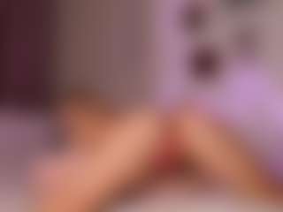 Live cam show with elara-vee - Blowjob on studioflirtlive.com