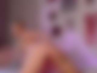 elara-vee's Live Sex Cam Show