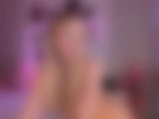 elara-vee's Live Sex Cam Show