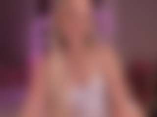 elara-vee's Live Sex Cam Show