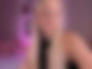 elara-vee's Live Sex Cam Show