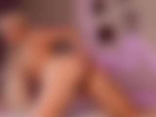 elara-vee's Live Sex Cam Show