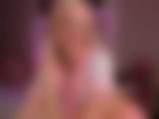 elara-vee's Live Sex Cam Show