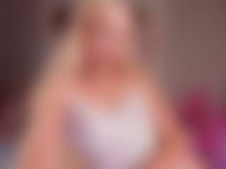elara-vee's Live Sex Cam Show