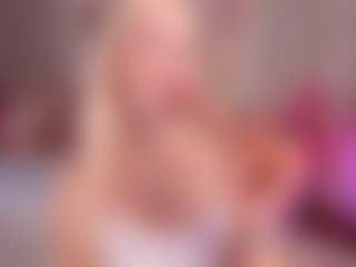 elara-vee's Live Sex Cam Show
