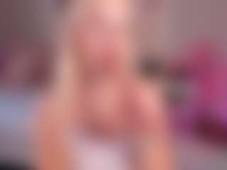 elara-vee's Live Sex Cam Show