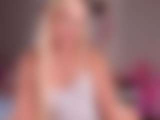 elara-vee's Live Sex Cam Show