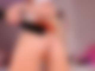 elara-vee's Live Sex Cam Show