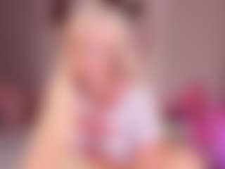 elara-vee's Live Sex Cam Show