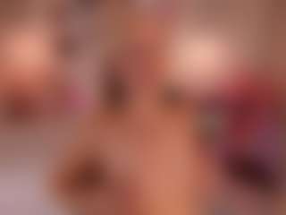 elara-vee's Live Sex Cam Show
