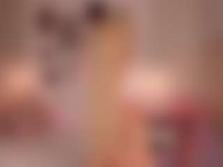 Live cam show with elara-vee - Lovense Teen (18+) on friskycurves.com