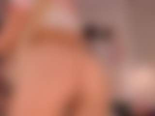 elara-vee's Live Sex Cam Show
