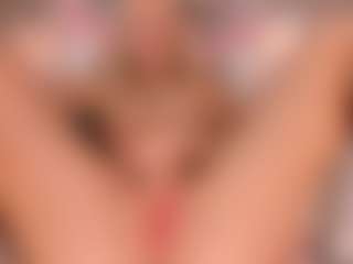 elara-vee's Live Sex Cam Show