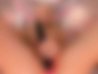 Live cam show with elara-vee - Teen (18+) on Dolls Live