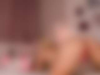 elara-vee's Live Sex Cam Show