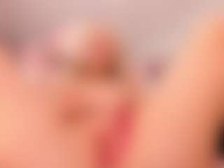 Live cam show with elara-vee - Skinny on AdultVida.com