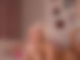 elara-vee's Live Sex Cam Show
