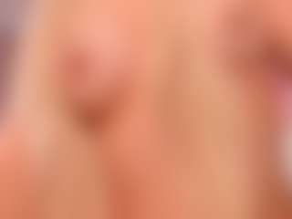 elara-vee's Live Sex Cam Show