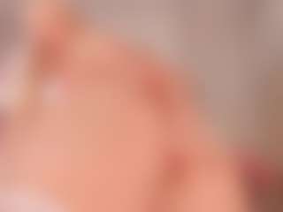 elara-vee's Live Sex Cam Show