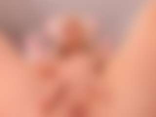 elara-vee's Live Sex Cam Show