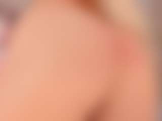 elara-vee's Live Sex Cam Show
