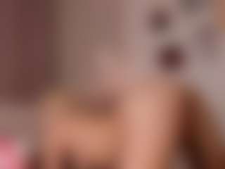 Live cam show with elara-vee - Petite Young Adult on Dolls Live