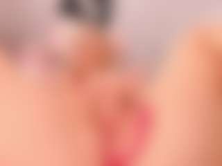 Live cam show with elara-vee - White on Camming Site