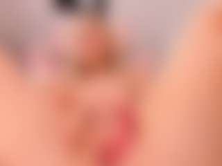 elara-vee's Live Sex Cam Show