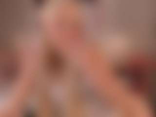 elara-vee's Live Sex Cam Show