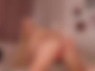 elara-vee's Live Sex Cam Show