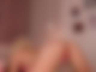 elara-vee's Live Sex Cam Show