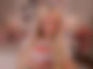 elara-vee's Live Sex Cam Show